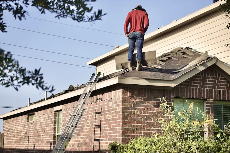 Professional roofer working on a residential roof in Pontotoc